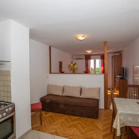 Apartment Lina