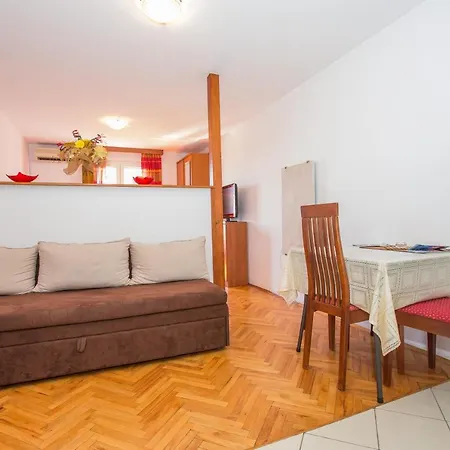 Apartment Lina *